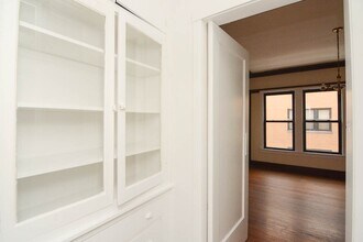 2426 N Sawyer Ave in Chicago, IL - Building Photo - Building Photo