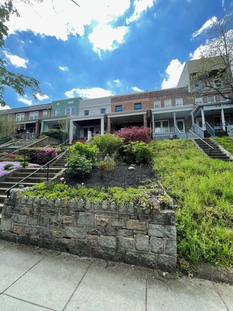 property at 732 Fairmont St NW