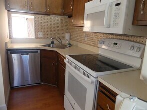 33 Spring St in Plainville, CT - Building Photo - Building Photo