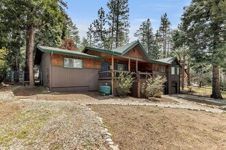 25420 Lodge Rd in Idyllwild, CA - Building Photo - Building Photo