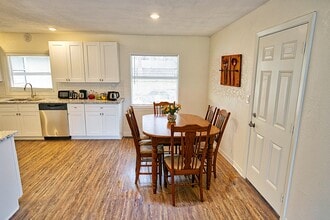 906 Avenue A in Sweeny, TX - Building Photo - Building Photo