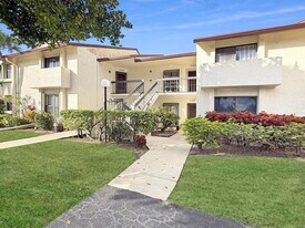 3358 Perimeter Dr, Unit 1221 in Greenacres, FL - Building Photo