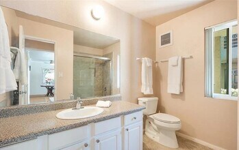 7525 Charmant Dr in San Diego, CA - Building Photo - Building Photo