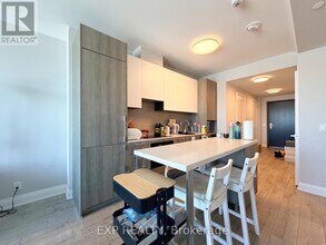 18 Water Walk Dr in Markham, ON - Building Photo - Building Photo