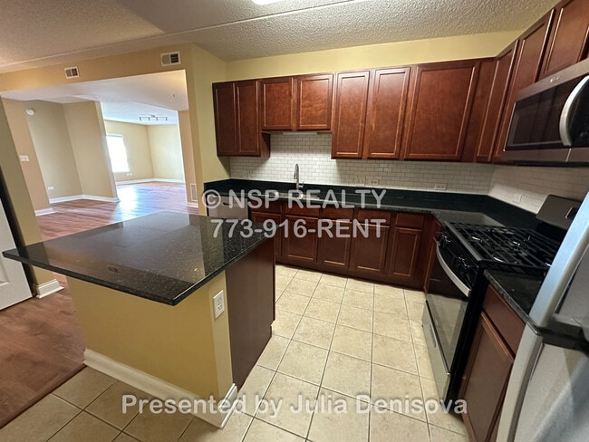 3400 N Old Arlington Heights Rd, Unit 408 in Arlington Heights, IL - Building Photo - Building Photo