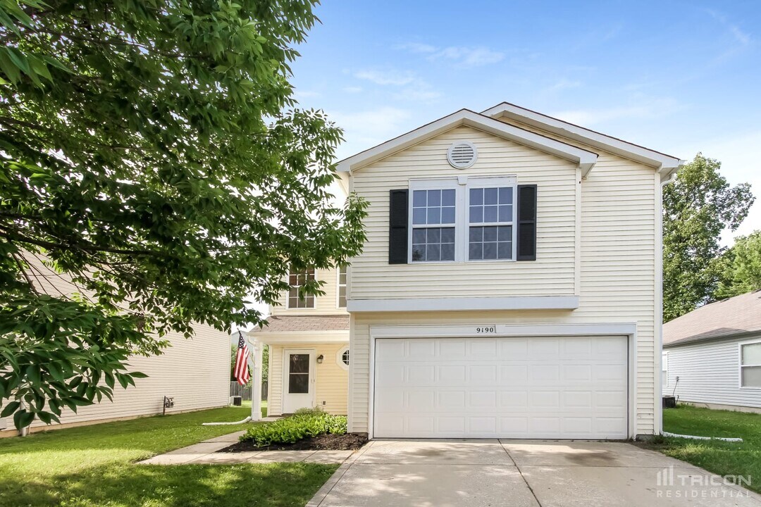 9190 Amberleigh Dr in Plainfield, IN - Foto de edificio