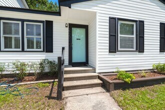 2720 N Oakridge Cir in North Charleston, SC - Building Photo - Building Photo