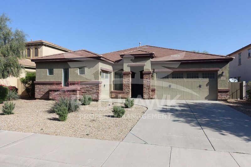 15422 W Montecito Ave in Goodyear, AZ - Building Photo