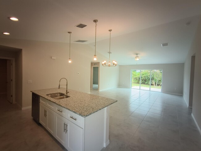 1108 NE 33rd Terrace in Cape Coral, FL - Building Photo - Building Photo