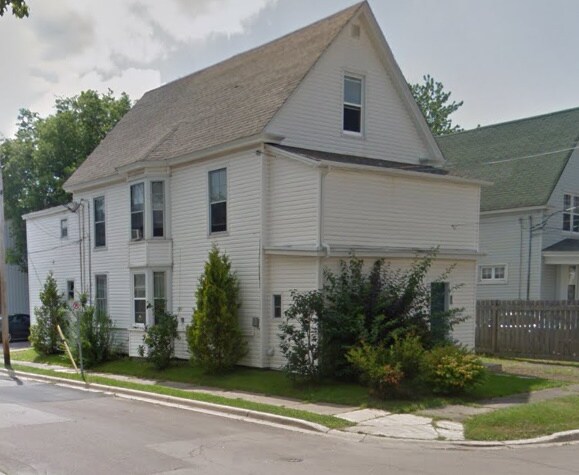 68-86 Elm St in Moncton, NB - Building Photo