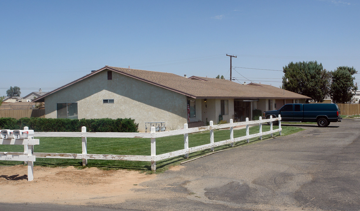 21354 Powhattan Rd in Apple Valley, CA - Building Photo