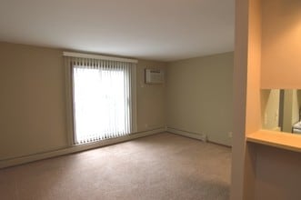 302 Grand Canyon Dr in Madison, WI - Building Photo - Building Photo