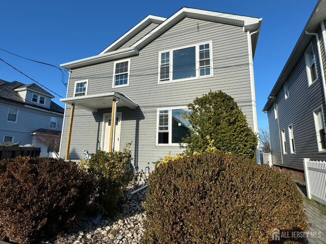 property at 17 Thomas St