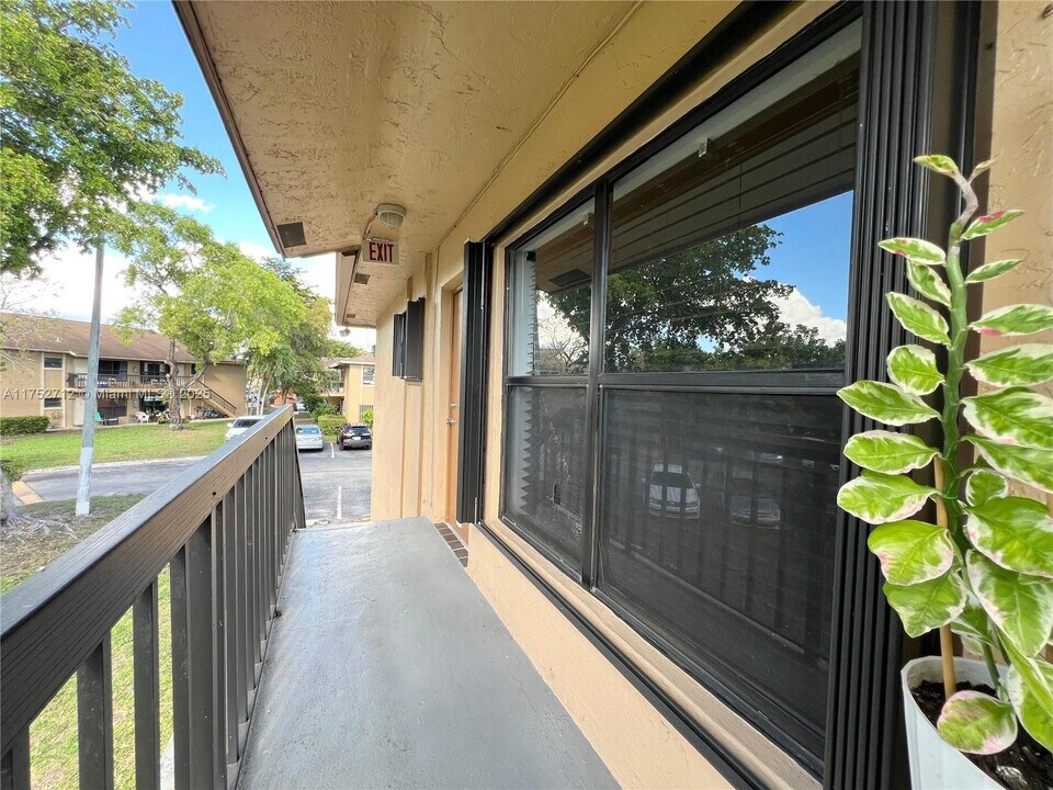 2675 W 66th St in Hialeah, FL - Building Photo