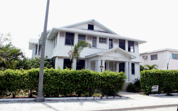 The 311 Apartments / GW House in Lake Worth, FL - Building Photo