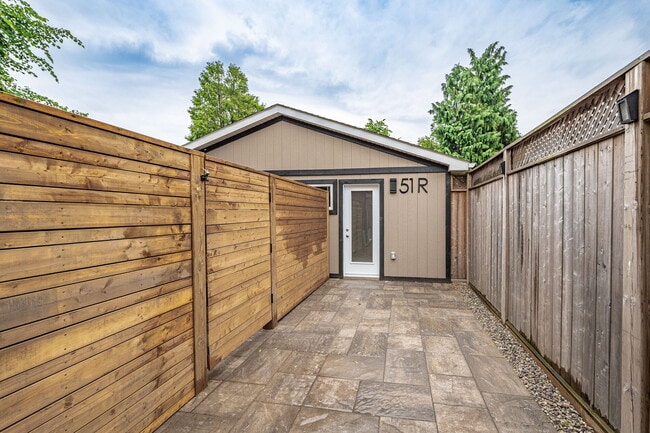 51 E 42nd St in Hamilton, ON - Building Photo - Building Photo