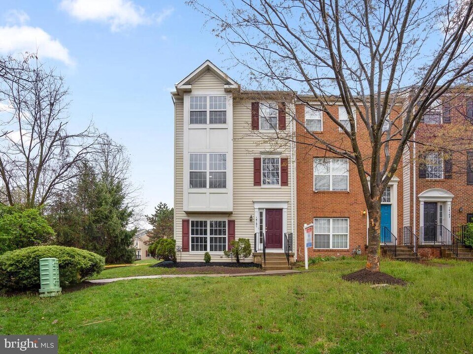 14151 Gabrielle Way in Centreville, VA - Building Photo