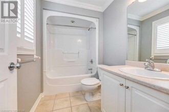 2045 Rochester Cir in Oakville, ON - Building Photo - Building Photo