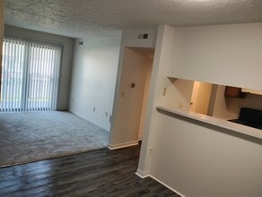 Deerfield Village in Kendallville, IN - Foto de edificio - Building Photo