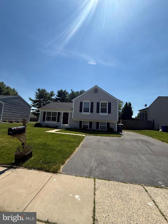 property at 805 London Ct
