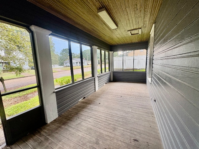 518 Virginia Ave in Mccomb, MS - Foto de edificio - Building Photo