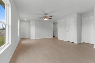 1204 Daniel St in Baytown, TX - Building Photo - Building Photo