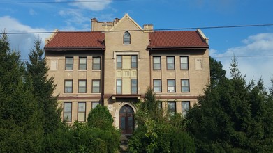 36 Seminary Ave in Dayton, OH - Foto de edificio - Building Photo