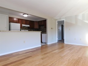 Apartments at Logan Station in Bethel Park, PA - Building Photo - Building Photo