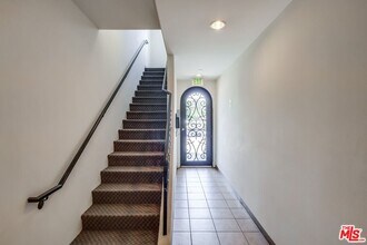 14806 Burbank Blvd in Los Angeles, CA - Building Photo - Building Photo