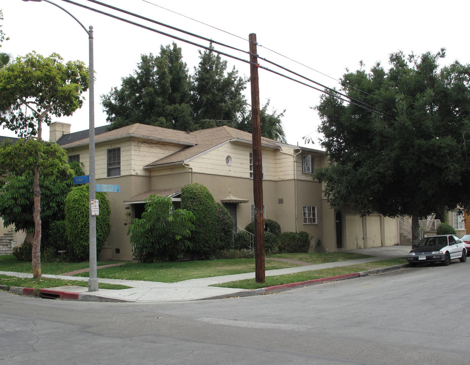 2400 Cedar Ave in Long Beach, CA - Building Photo