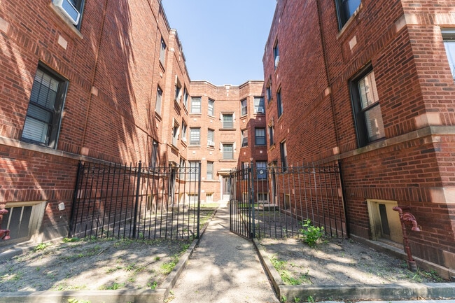 4717 N Leavitt St, Unit 1
