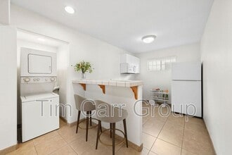 221 Cabrillo St in Costa Mesa, CA - Foto de edificio - Building Photo