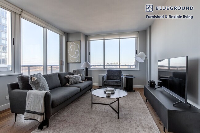 560 W 43rd St