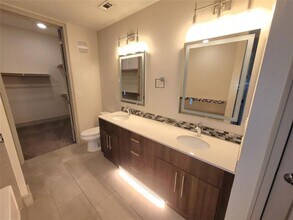 1800 St Joseph Pkwy-Unit -205 in Houston, TX - Building Photo - Building Photo