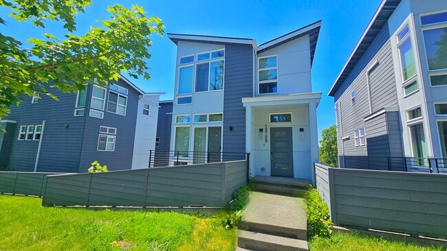 property at 18709 104th Ave NE