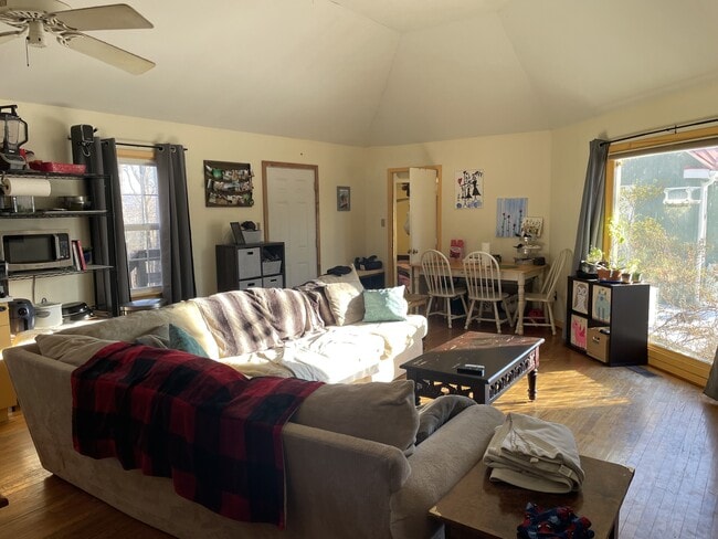 484 Dry Bridge Rd in Charlottesville, VA - Building Photo - Building Photo