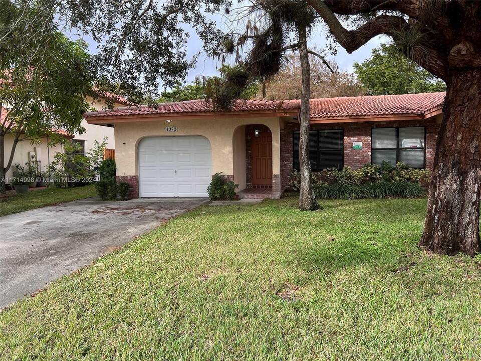 1372 NW 93rd Terrace in Coral Springs, FL - Building Photo