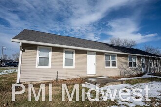 4881 300W in New Palestine, IN - Foto de edificio - Building Photo