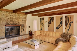 33 Race Track Rd in Bearsville, NY - Building Photo - Building Photo