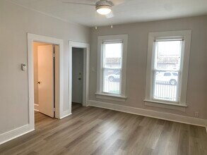 804 Hickory St, Unit 804 in Omaha, NE - Foto de edificio - Building Photo