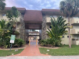 7505 SW 82nd St in Miami, FL - Building Photo