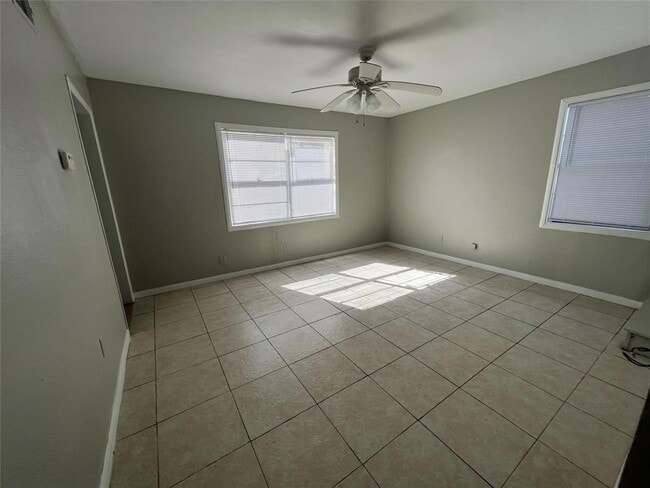 1129 4th Ave N in Texas City, TX - Building Photo - Building Photo
