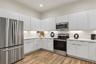 The Guest House on Greenville in Dallas, TX - Building Photo - Building Photo