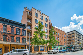 Adam's Court in New York, NY - Foto de edificio - Primary Photo