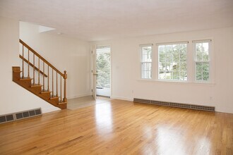Wedgewood Common Apartments in Concord, MA - Foto de edificio - Building Photo