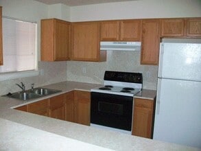 1231 Lovett St in Tomball, TX - Building Photo - Building Photo