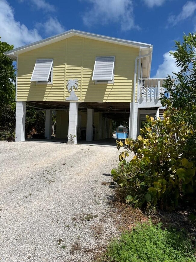 24317 Caribbean Dr W in Summerland Key, FL - Building Photo - Building Photo