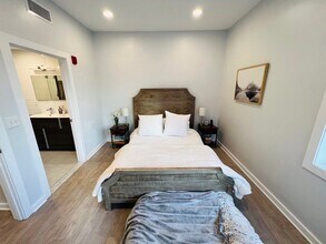 3 Ward St, Unit 102 in Somerville, MA - Foto de edificio - Building Photo