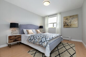 The Devon in Toronto, ON - Building Photo - Building Photo