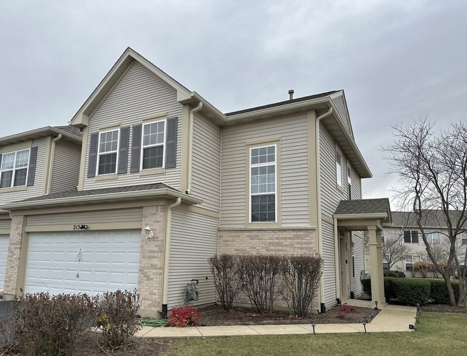 2156 Sunrise Cir in Aurora, IL - Building Photo